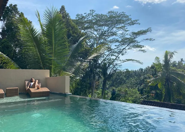 Widi's House With Jungle Lush View アパート *