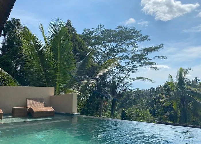 Widi's House With Jungle Lush View アパート
