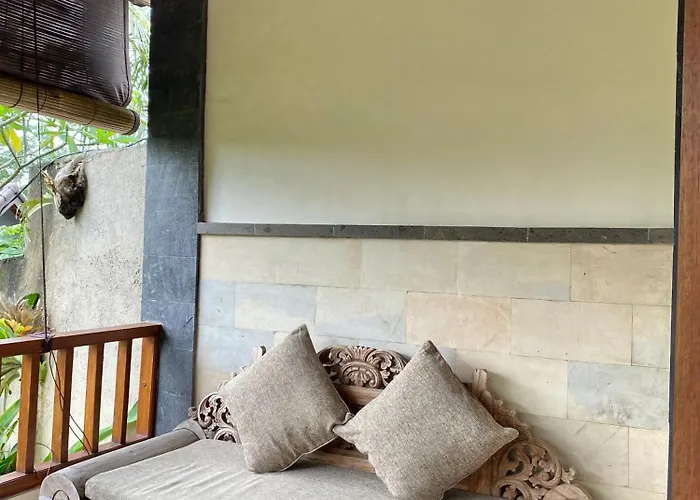 Widi's House With Jungle Lush View アパート