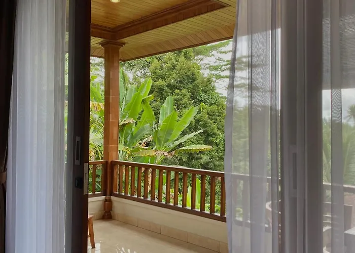 Widi's House With Jungle Lush View アパート *