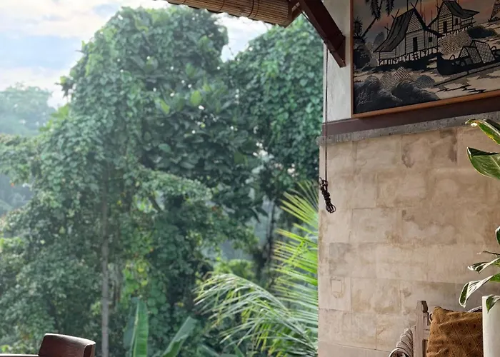 Widi's House With Jungle Lush View アパート